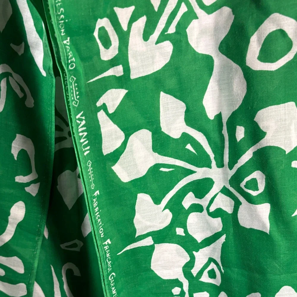 Green and White Floral vintage VAINUI‎ French fabric or tablecloth.  Box G